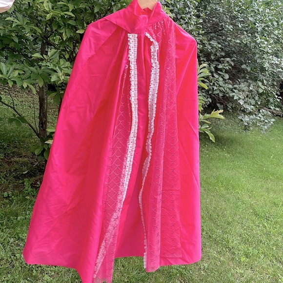 Vintage Handmade Cape - Picture 2 of 11